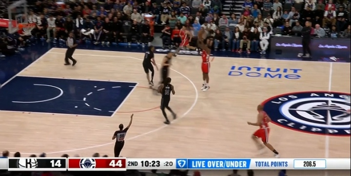 球王会官方-某3号1米83男性准备进场！第二节还有10+分钟 快船领先篮网33分了